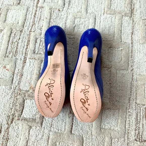 NIB Alice & Olivia Larimore Leather Platform Pumps